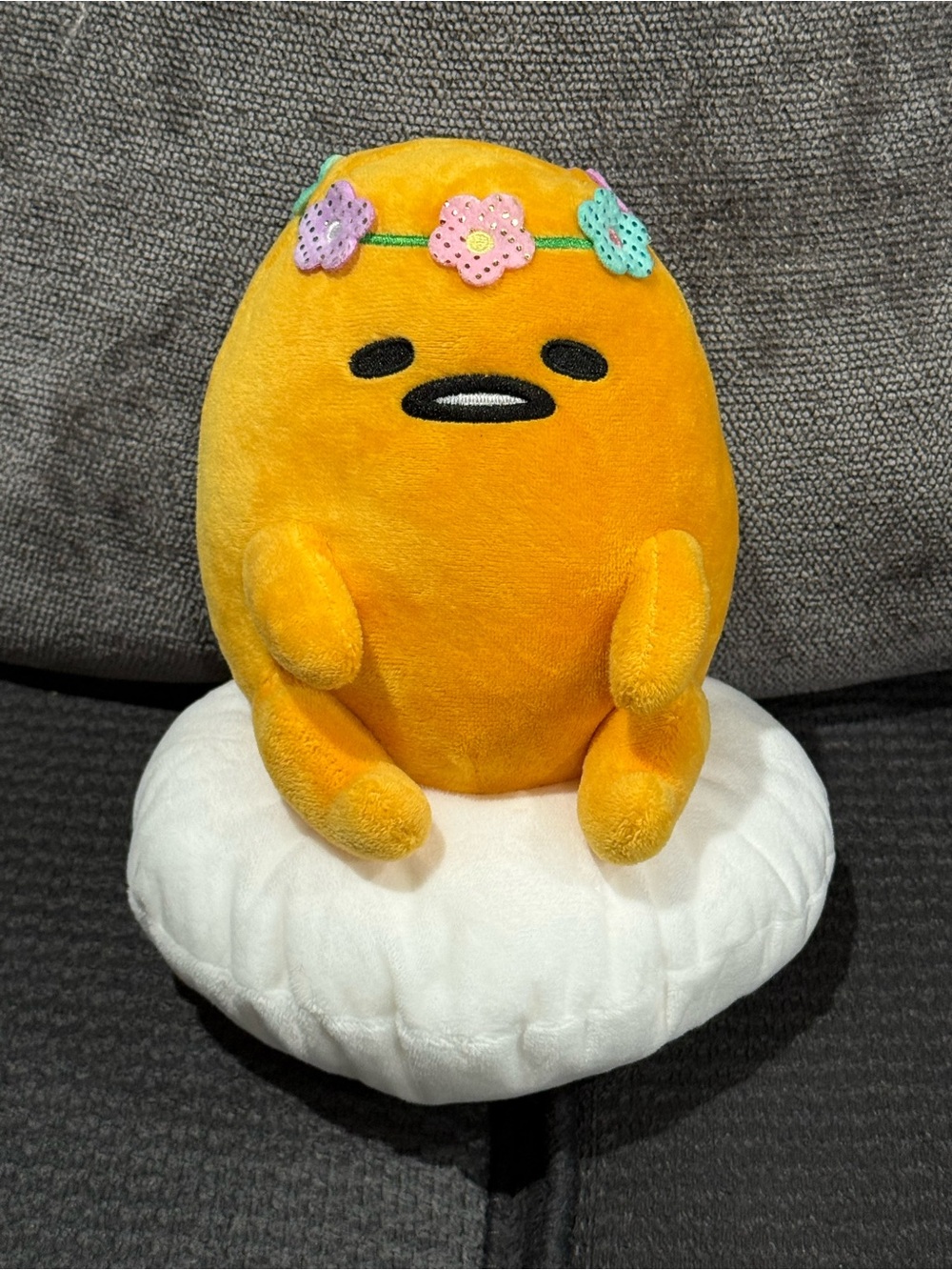 SANRIO GUDETAMA LAZY EGG PLUSH NEW 9 INCHES CROWN